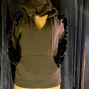 New York & Co SoHo hoodie medium with black rose arms